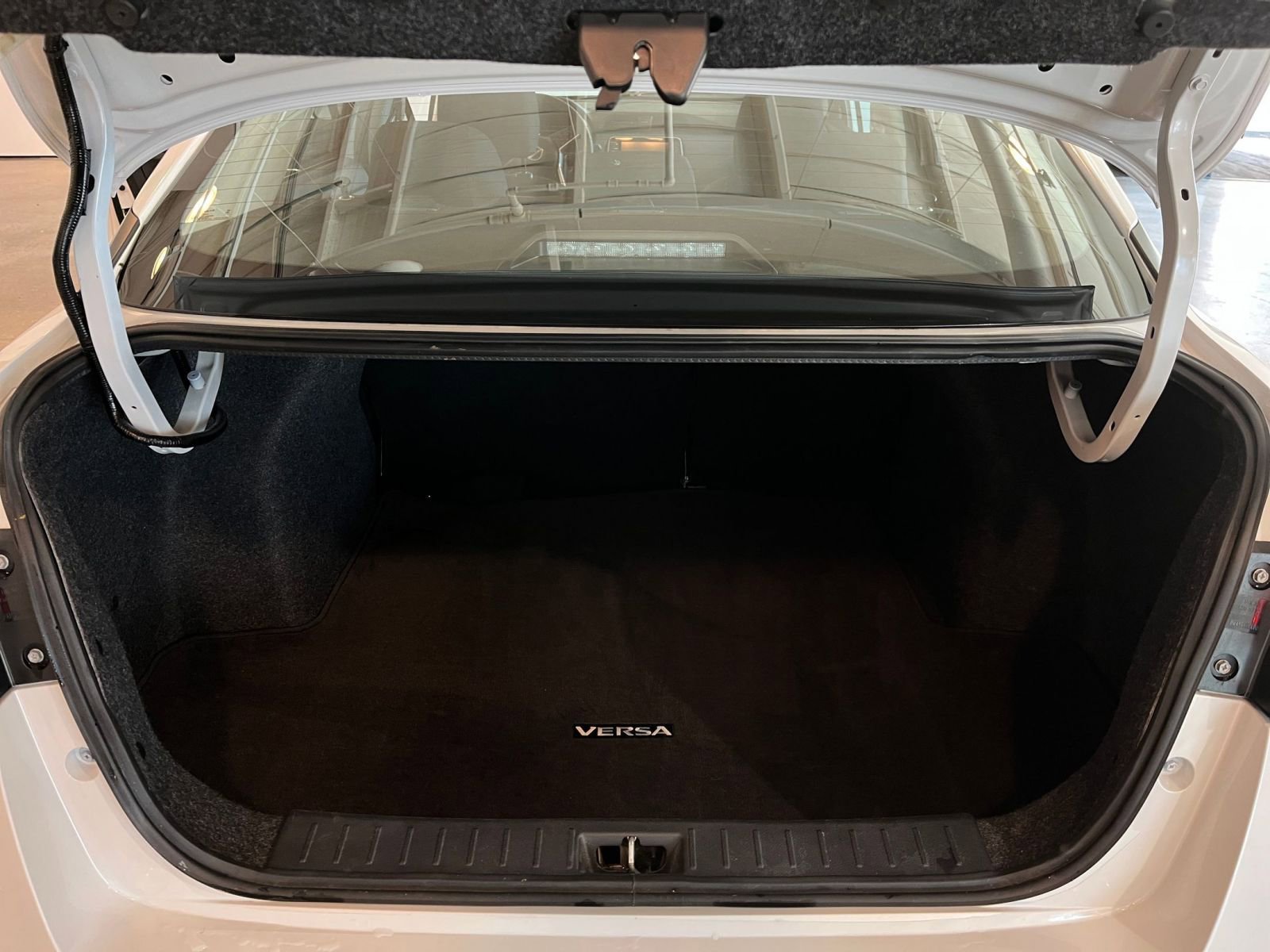 Used 2025 Nissan Versa SV image 30