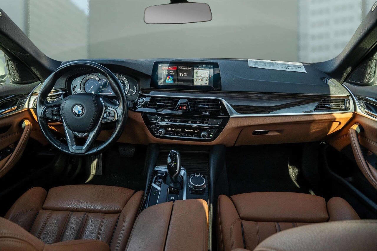 Used 2019 BMW 530e xDrive w/ Convenience Package image 25