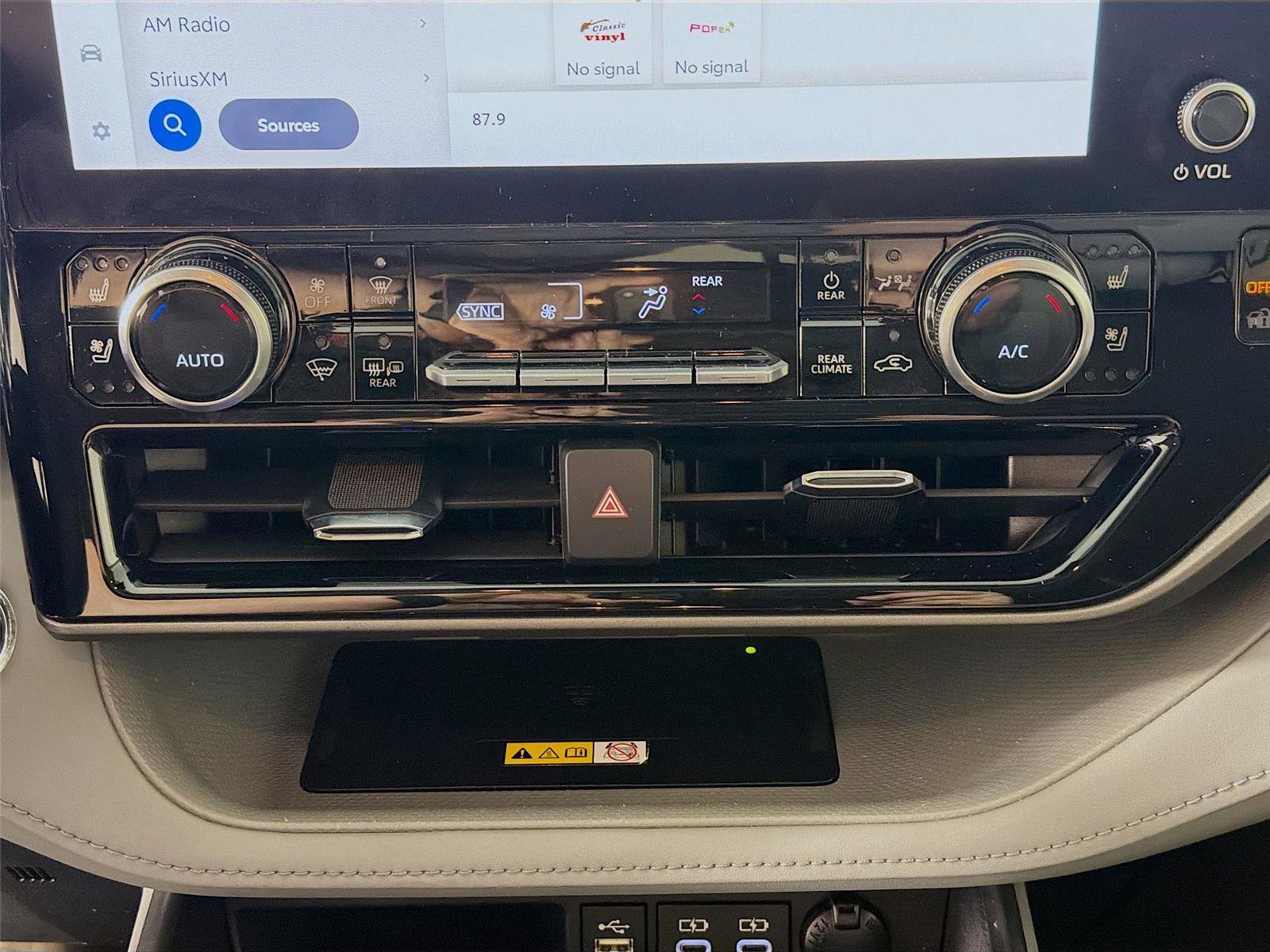 Used 2023 Toyota Highlander Limited image 17