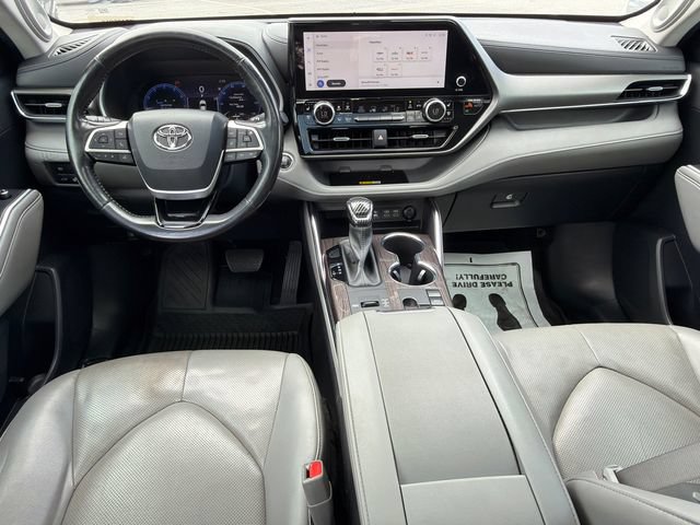 Used 2023 Toyota Highlander Limited FWD image 23