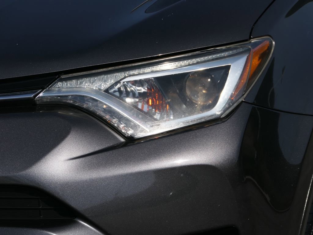 Used 2018 Toyota RAV4 LE w/ All Weather Liner Package FWD image 9