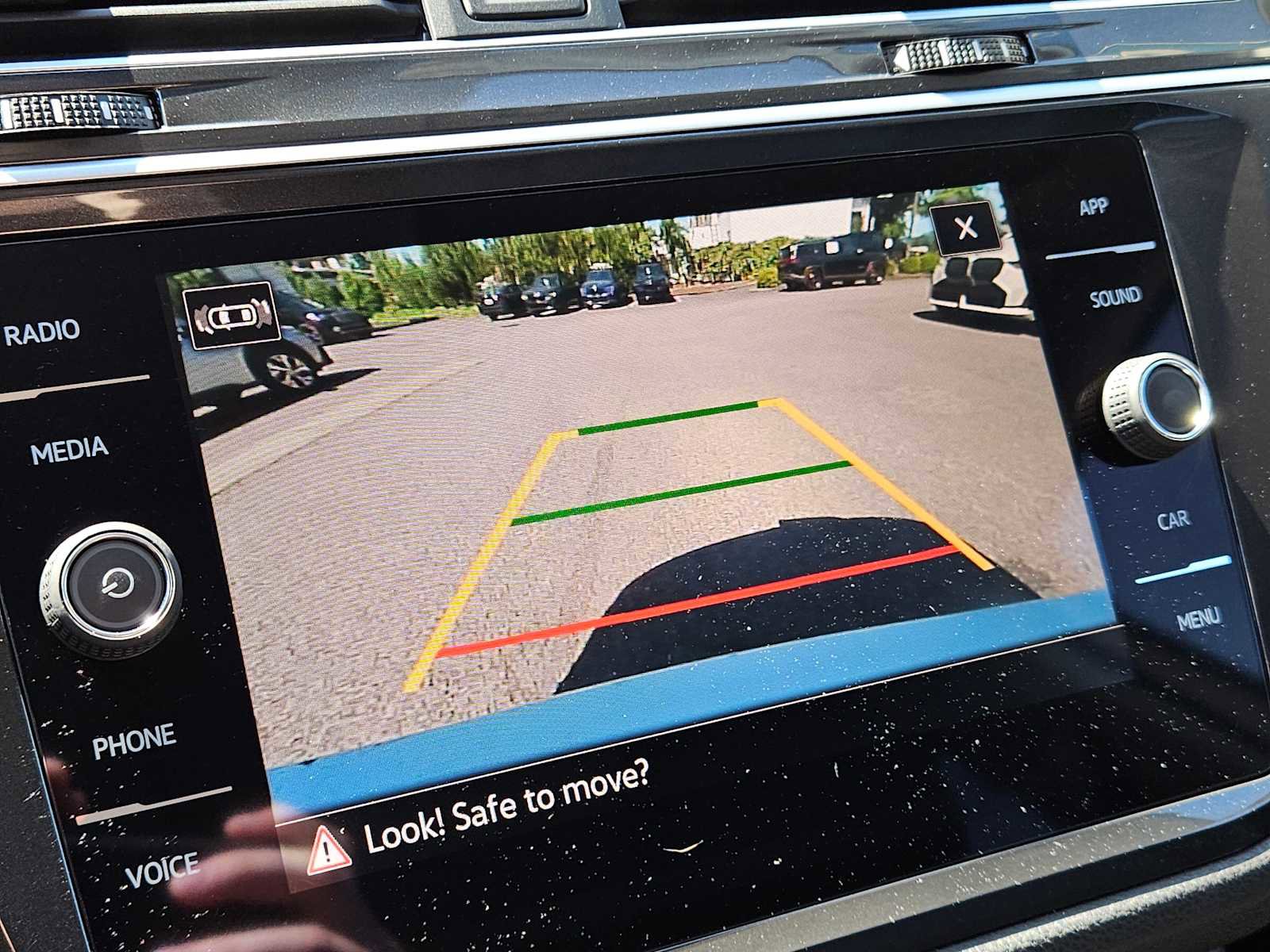 Used 2024 Volkswagen Tiguan SE image 28