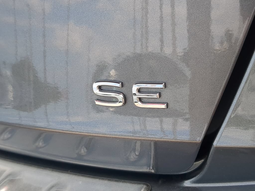 Used 2024 Volkswagen Jetta SE w/ Panoramic Sunroof Package FWD image 11