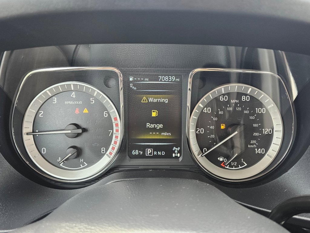 Used 2017 Nissan Titan SL AWD/4WD image 4