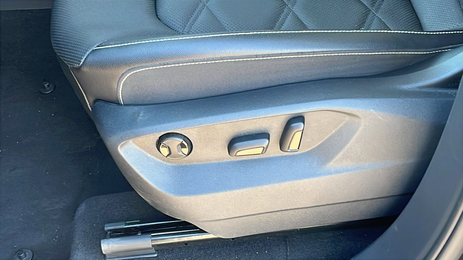 Used 2024 Volkswagen Atlas SE image 11