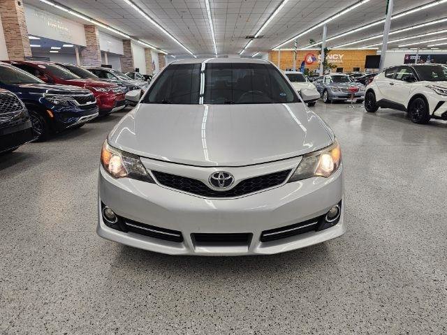 Used 2014 Toyota Camry SE FWD image 2