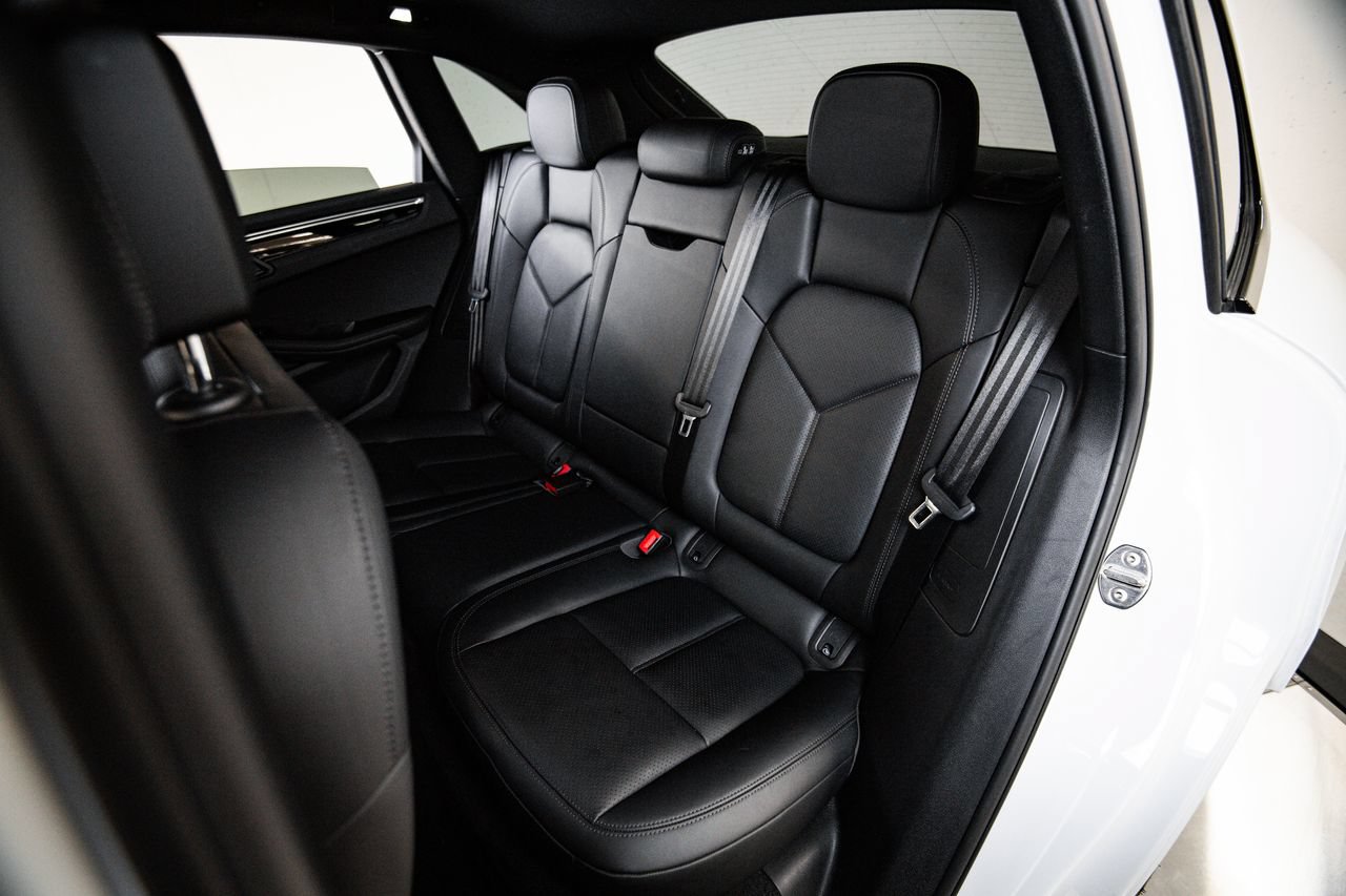 Certified 2020 Porsche Macan S AWD/4WD image 24
