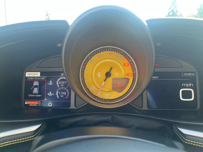 Used 2018 Ferrari GTC4Lusso AWD/4WD image 18