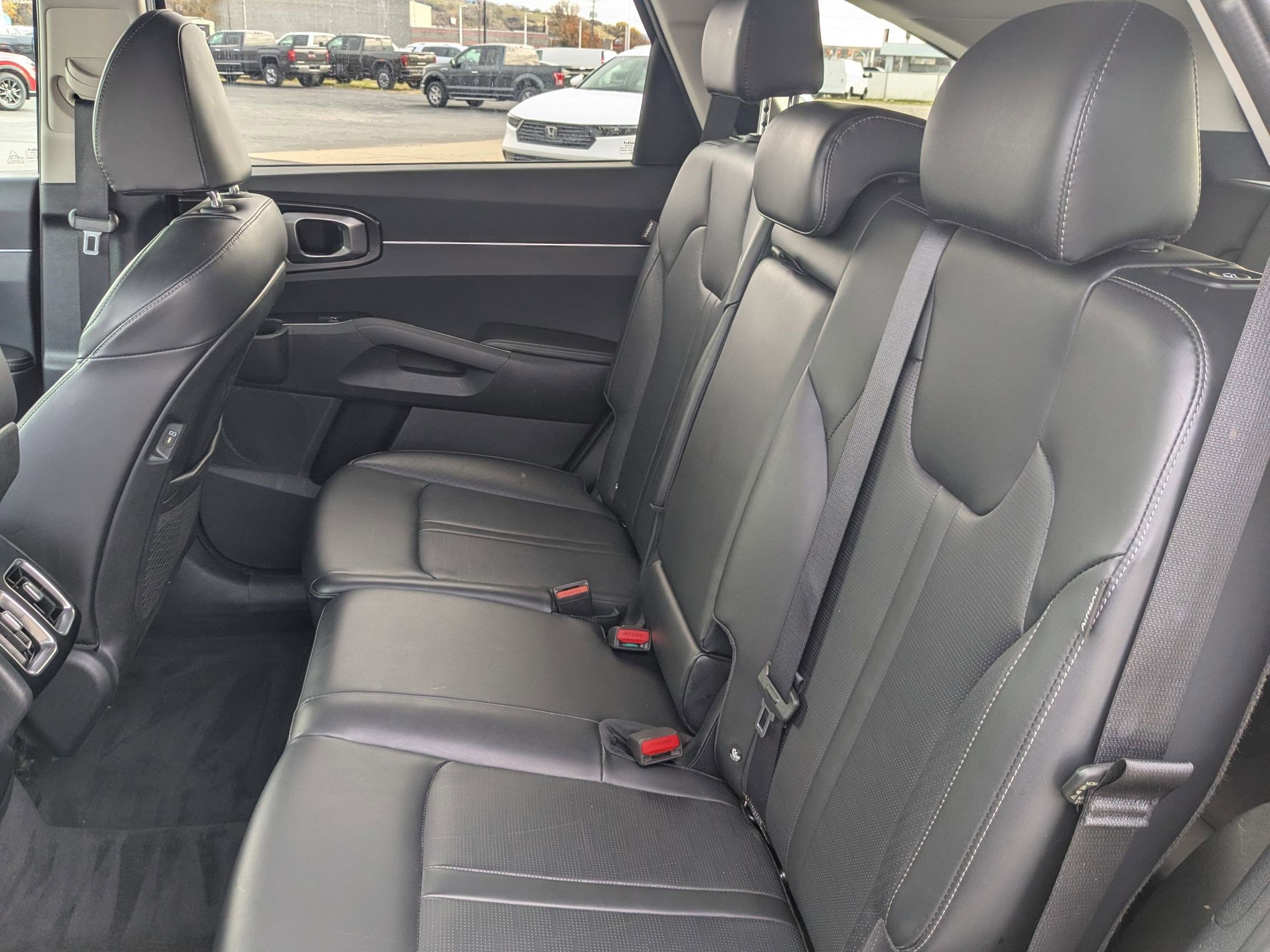 Used 2024 Kia Sorento S image 29