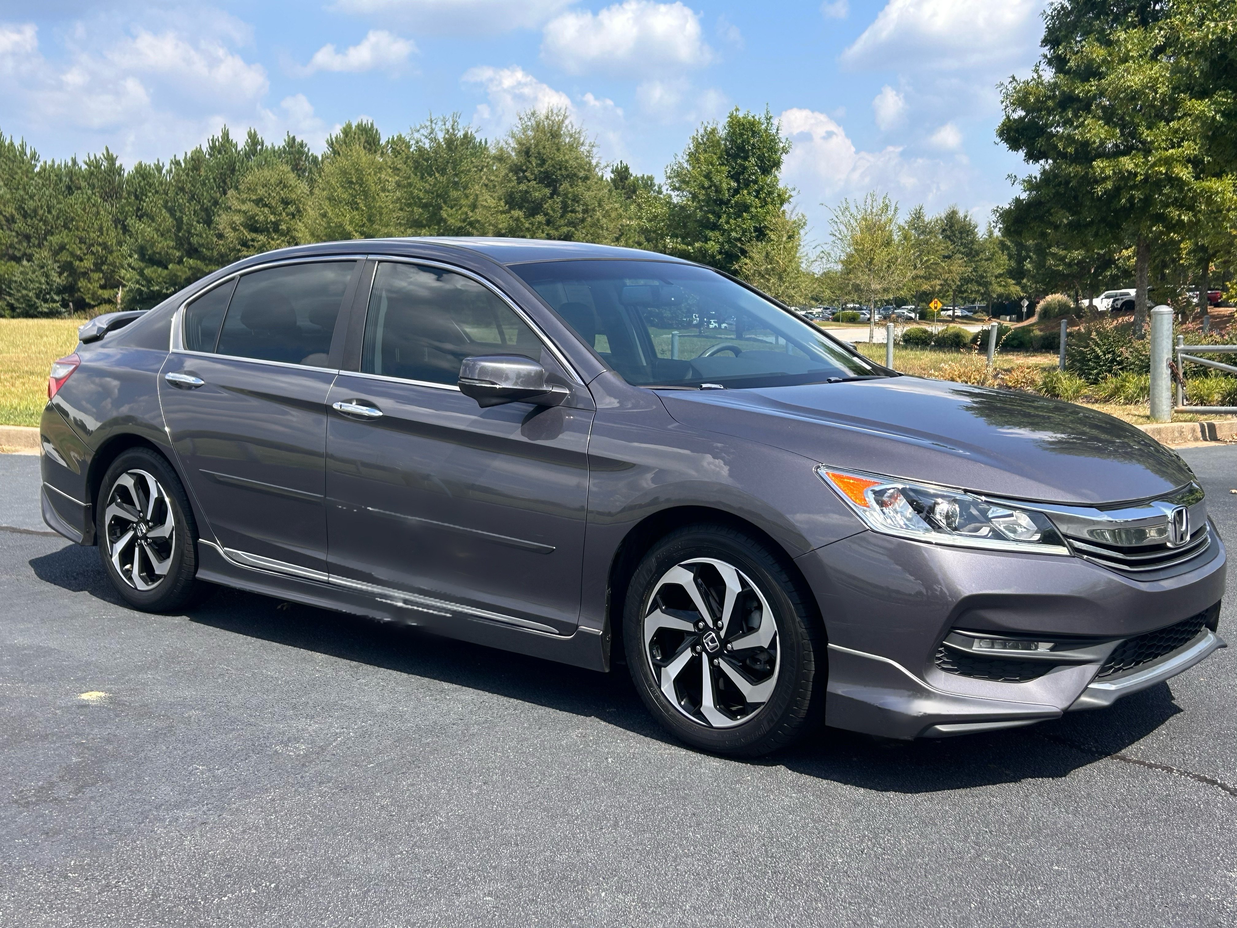 Used 2016 Honda Accord EX-L image 2