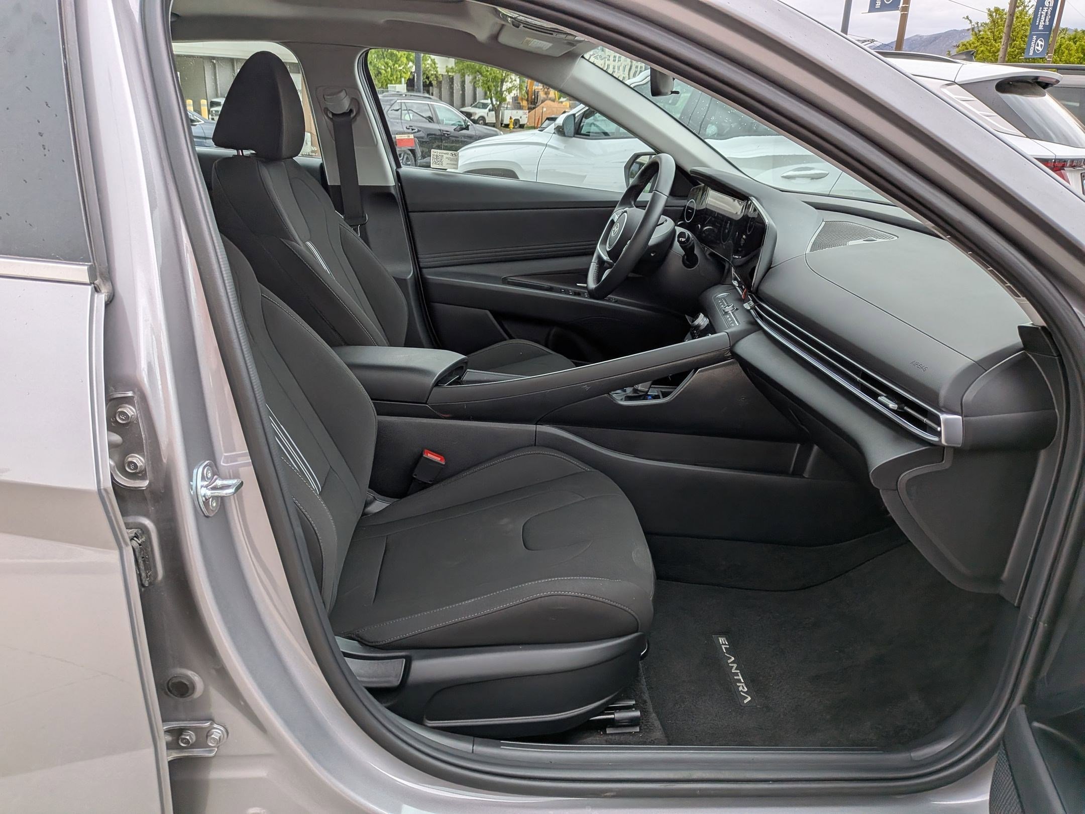 Used 2025 Hyundai Elantra SEL FWD image 31