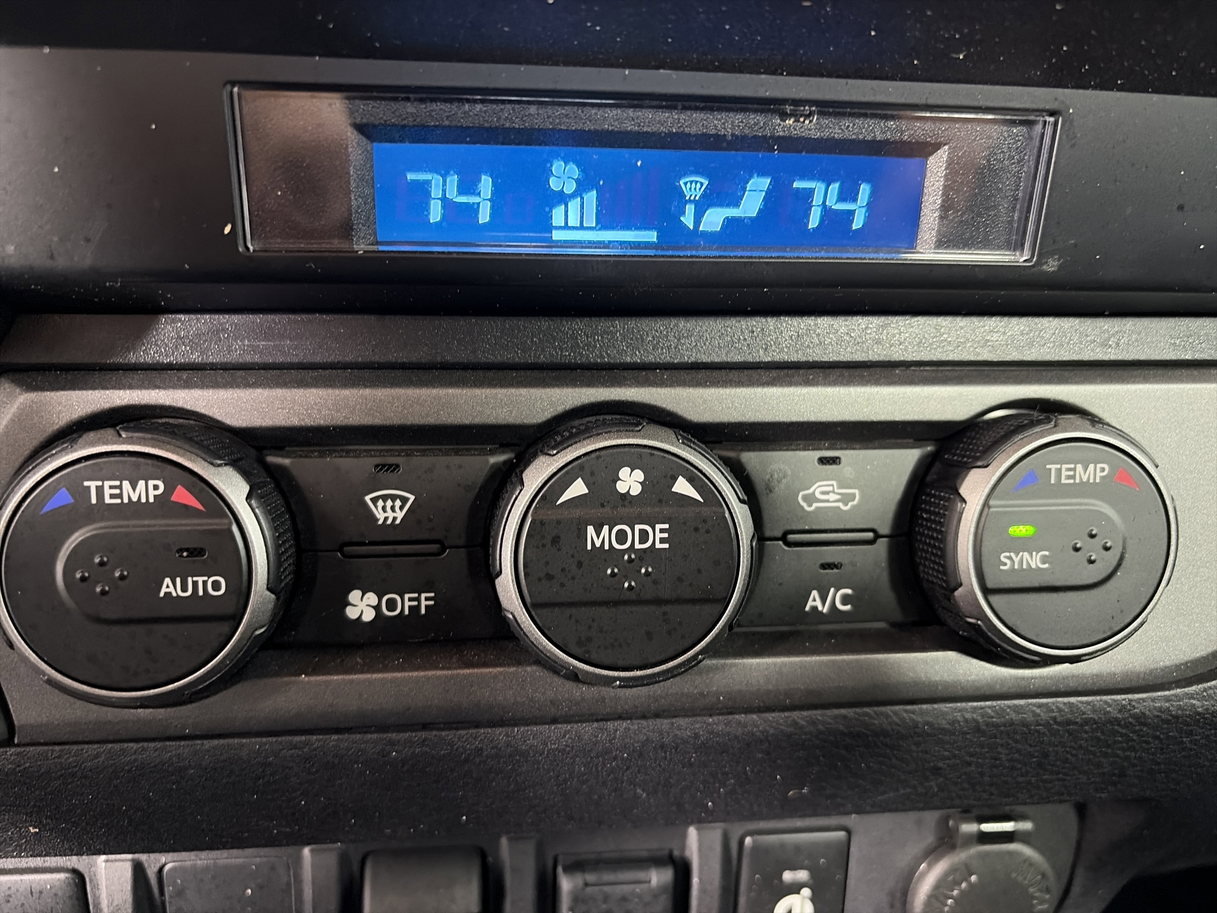 Used 2023 Toyota Tacoma TRD Off-Road image 23