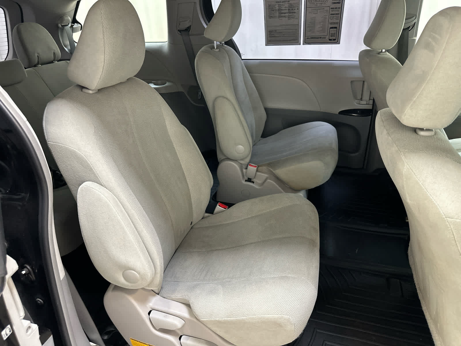 Used 2014 Toyota Sienna L FWD image 19