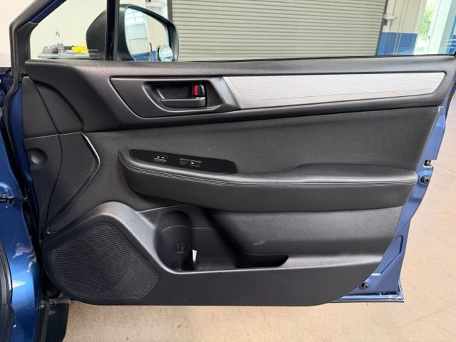 Used 2019 Subaru Outback 2.5i AWD/4WD image 11