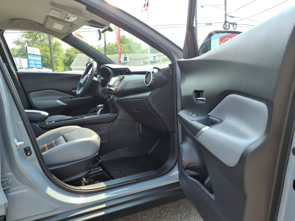 Used 2024 Nissan Kicks SR w/ SR Premium Package FWD image 15