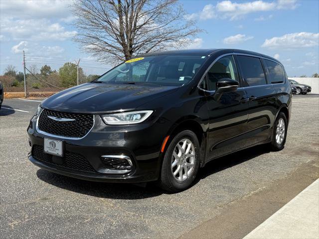 Certified 2023 Chrysler Pacifica Touring-L image 25