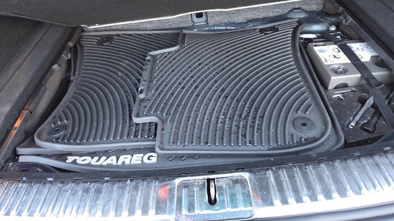 Used 2012 Volkswagen Touareg VR6 image 37