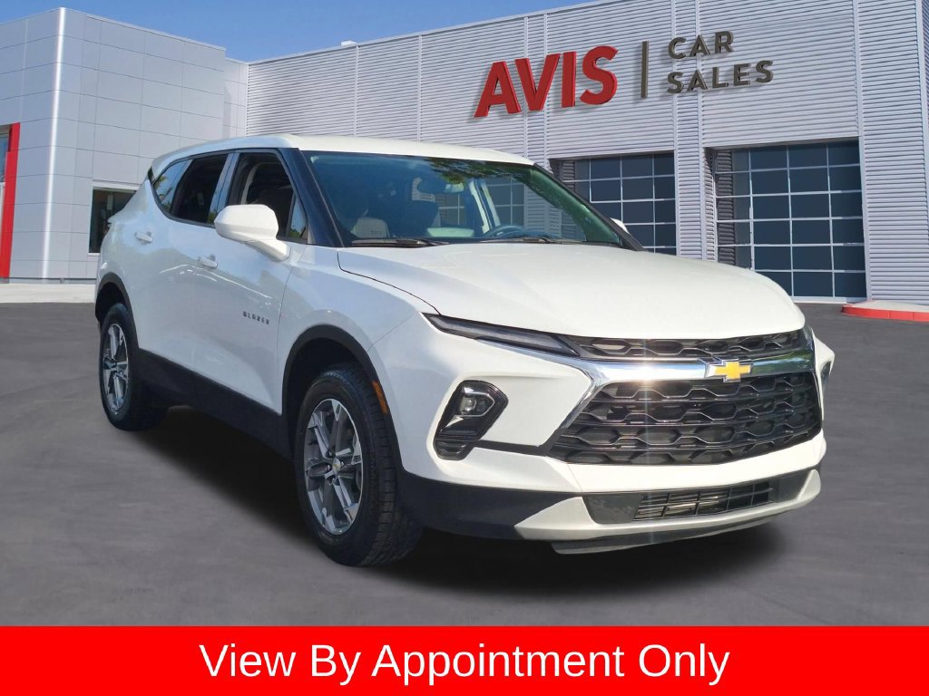 Used 2025 Chevrolet Blazer LT FWD image 3