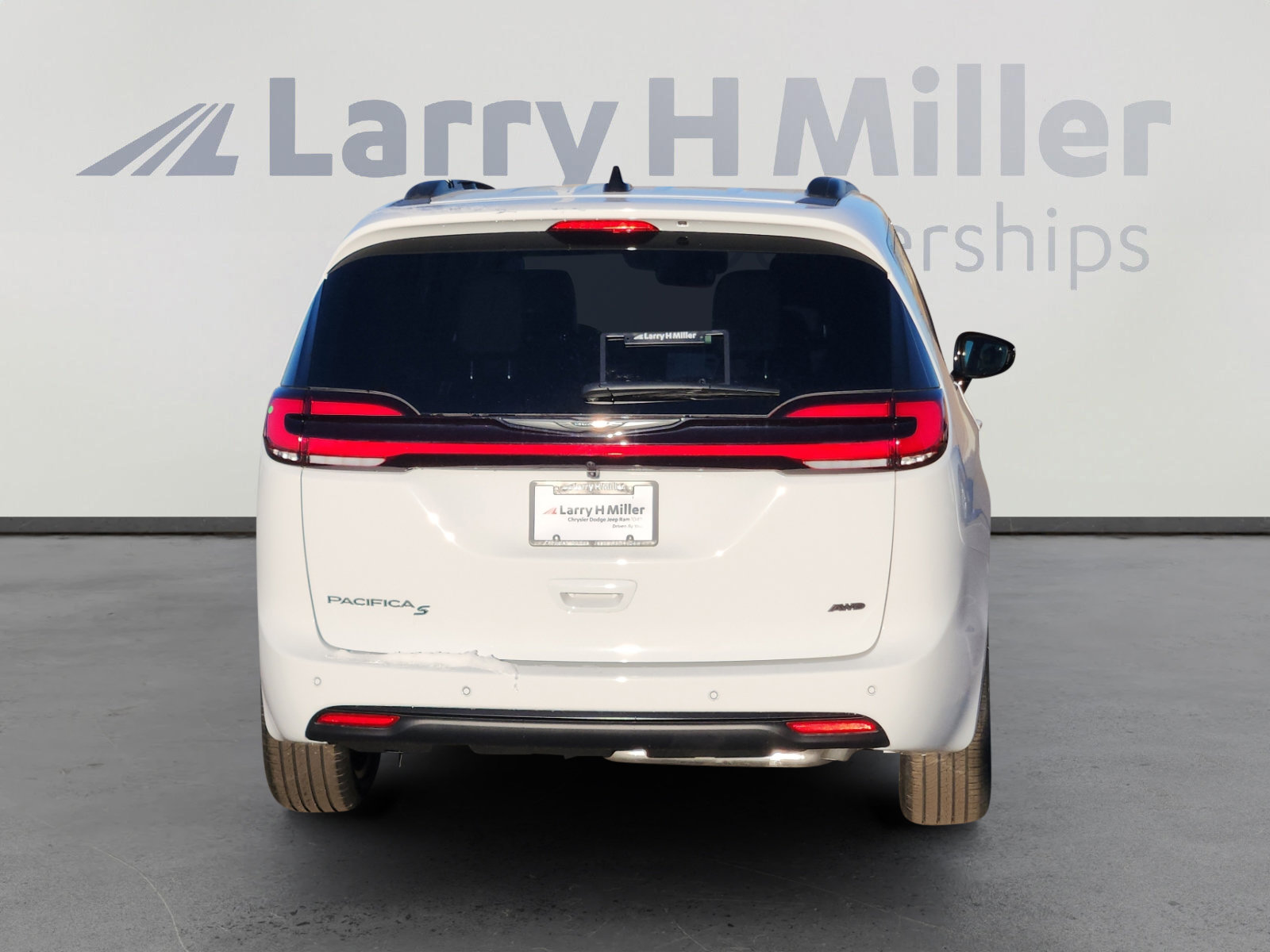 New 2026 Chrysler Pacifica Select w/ S Appearance Package AWD/4WD image 5