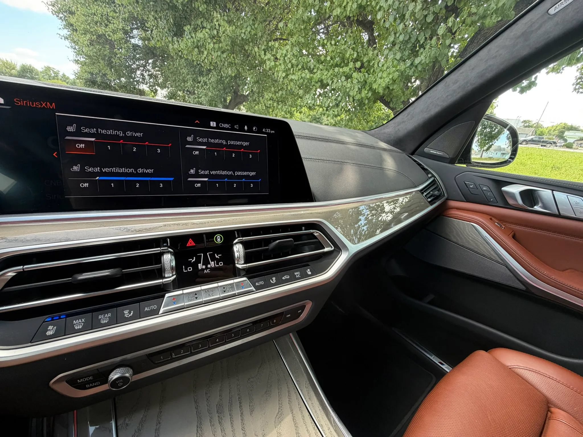 Used 2022 BMW X7 xDrive40i w/ M Sport Package AWD/4WD image 29