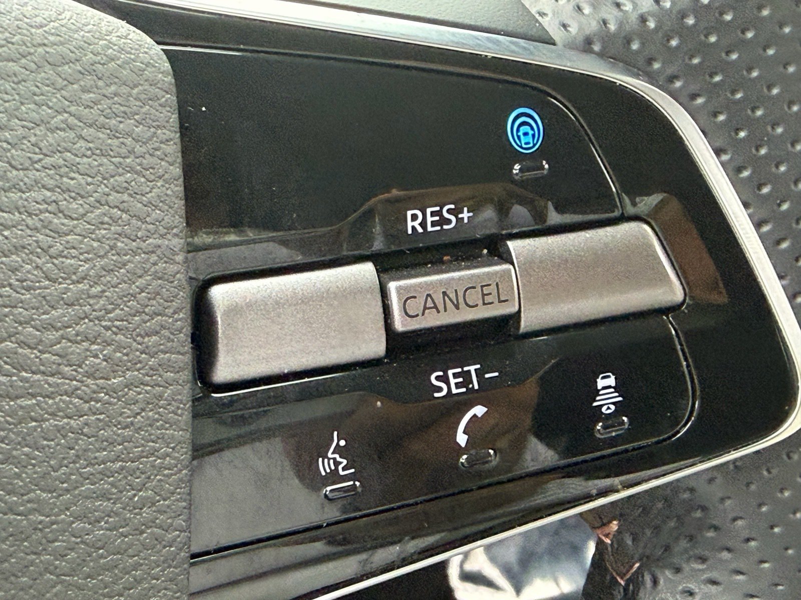 Certified 2025 Nissan Ariya AWD image 27