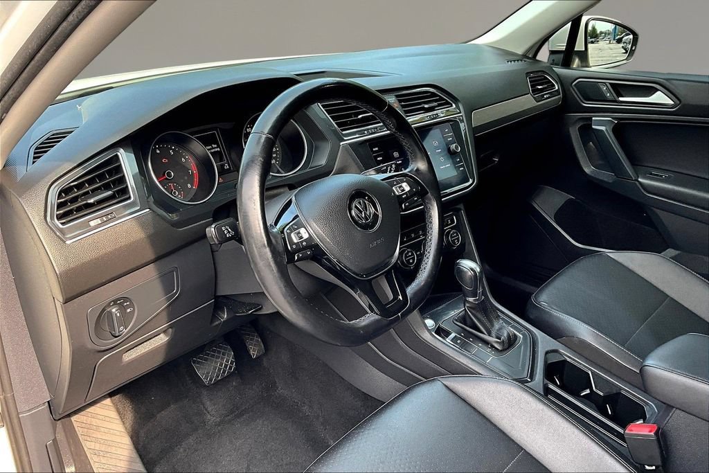 Used 2019 Volkswagen Tiguan SE w/ Panoramic Sunroof Package FWD image 14
