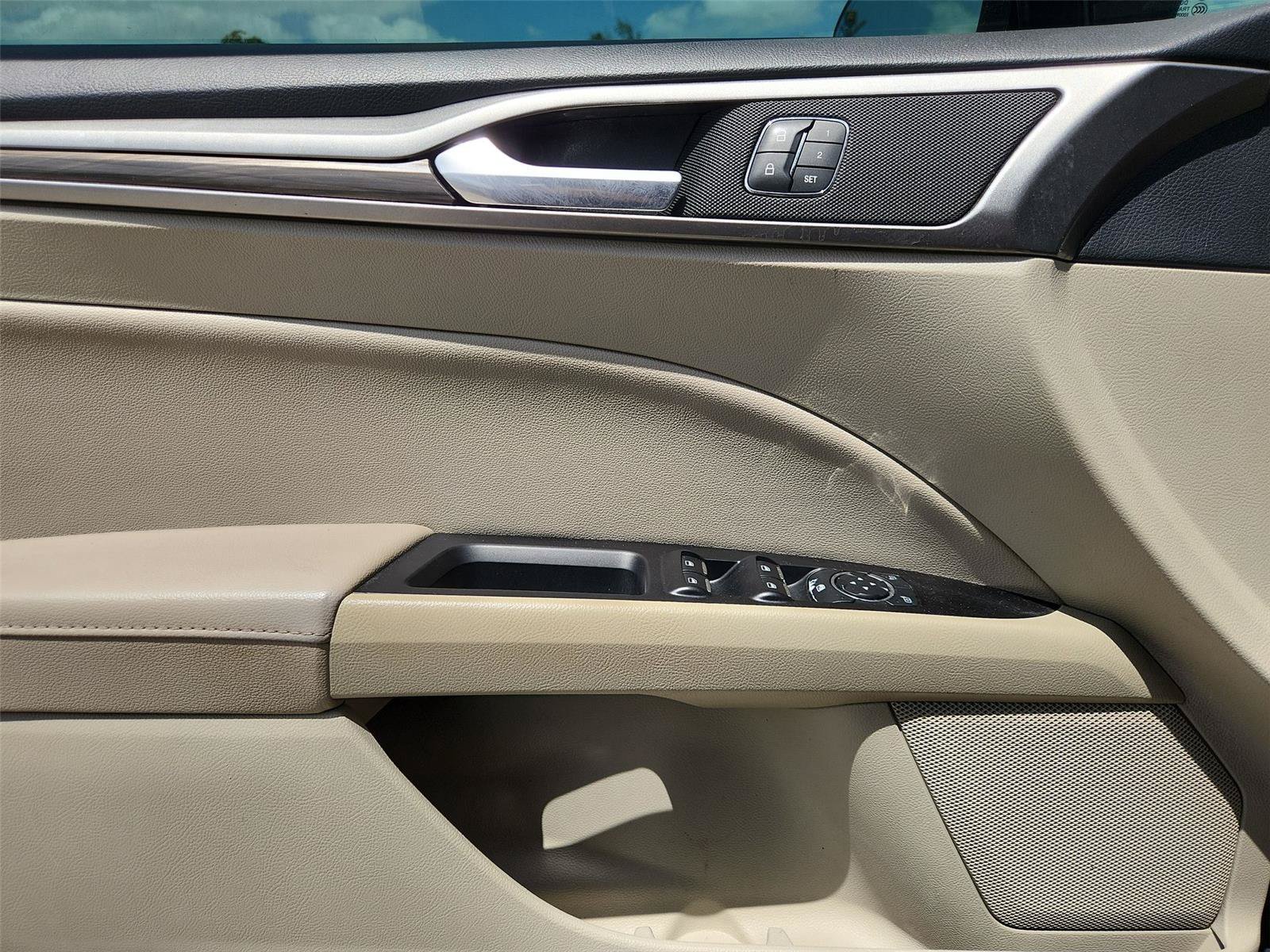 Used 2019 Ford Fusion SEL FWD image 21