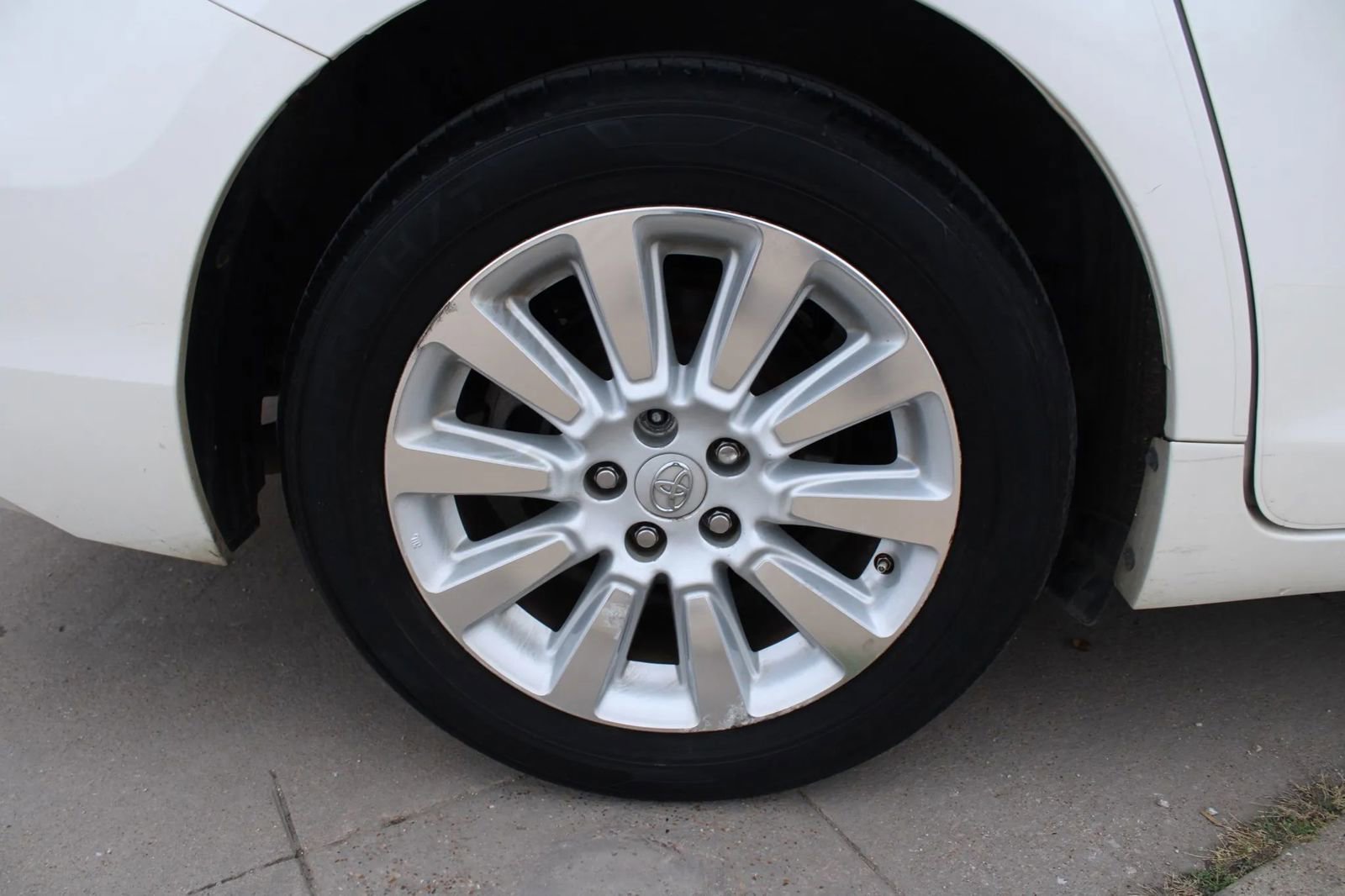 Used 2013 Toyota Sienna Limited w/ Premium Pkg image 8