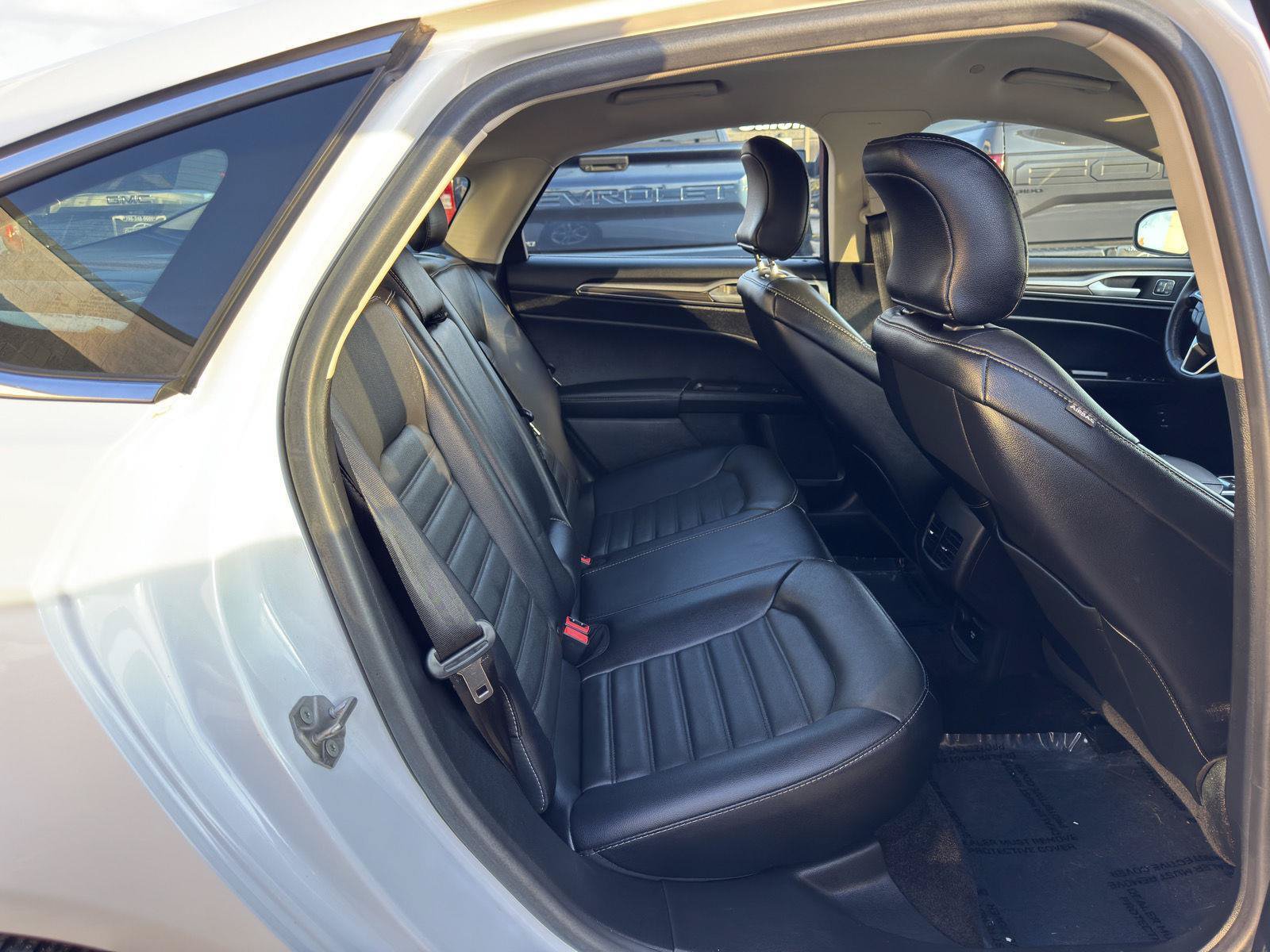 Used 2018 Ford Fusion SE w/ Equipment Group 602A FWD image 38
