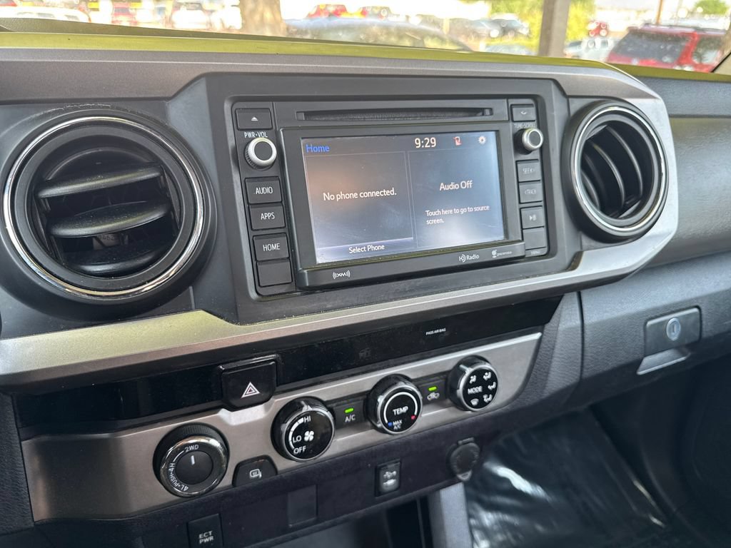 Used 2018 Toyota Tacoma SR5 AWD/4WD image 17