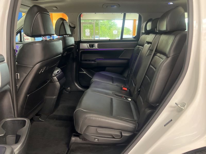 Used 2025 Hyundai Santa Fe Limited AWD/4WD image 17