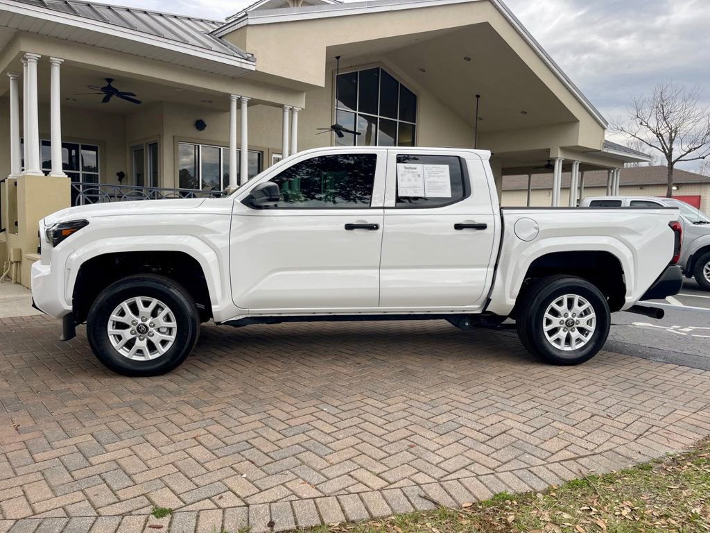 Used 2025 Toyota Tacoma SR image 2