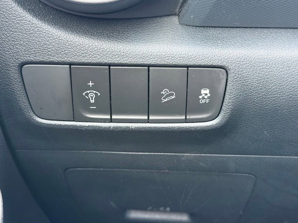 Used 2023 Hyundai Kona SEL AWD/4WD image 25