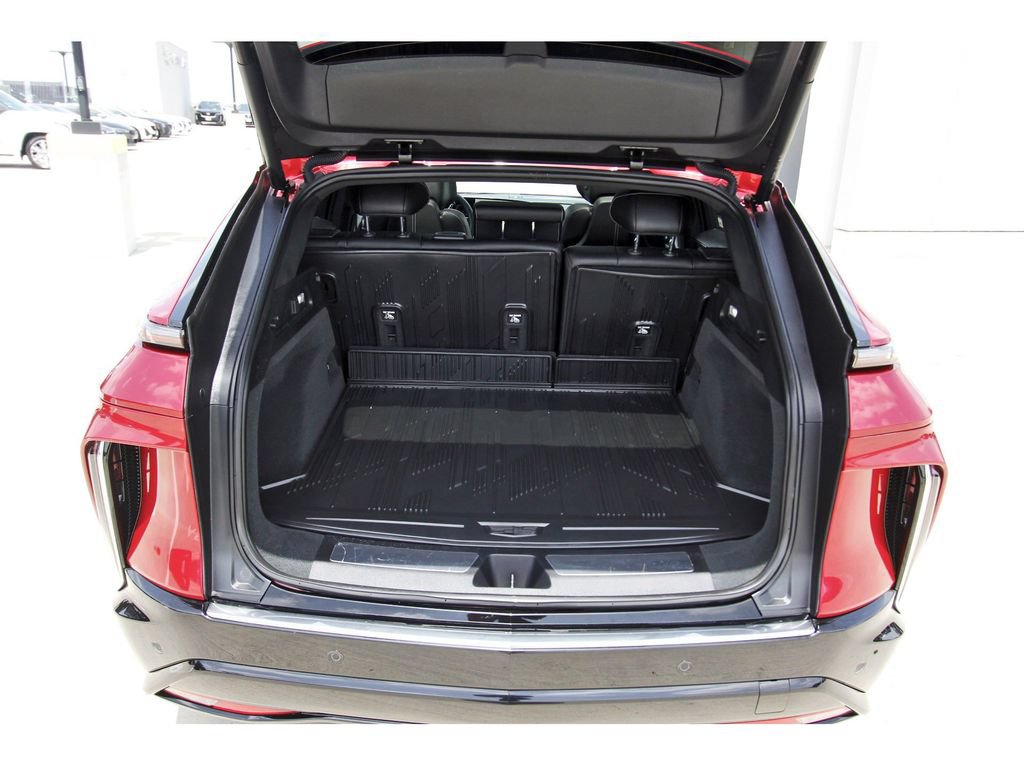 Used 2024 Cadillac Lyriq Luxury w/ LPO, Floor Liner Package AWD/4WD image 28
