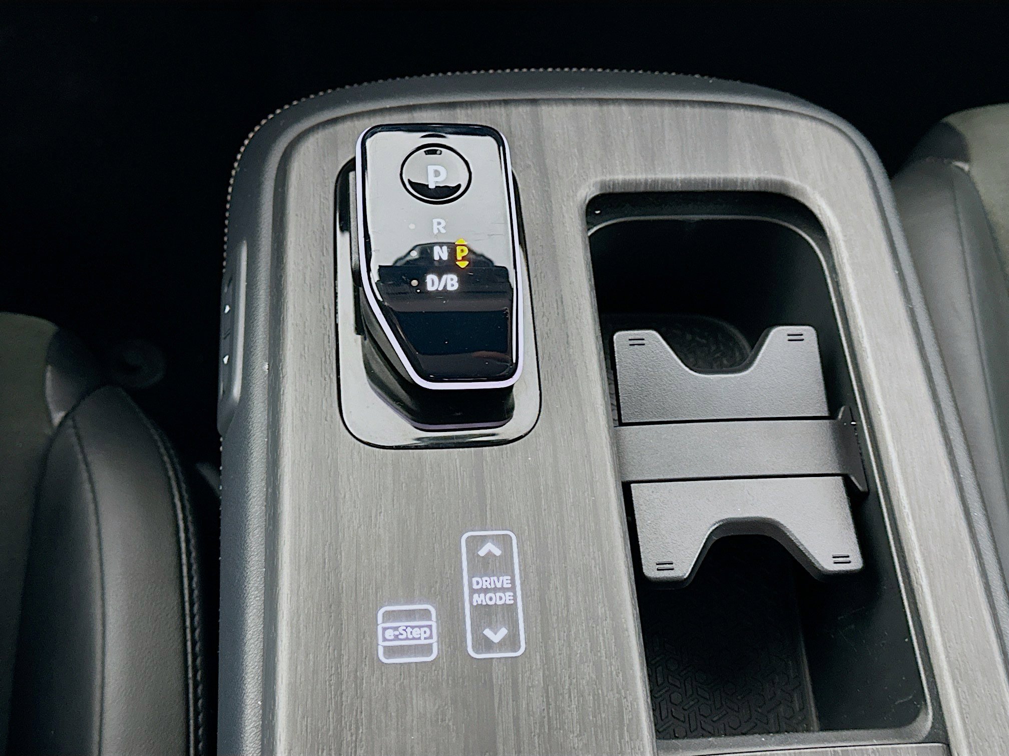 Used 2023 Nissan Ariya AWD image 25