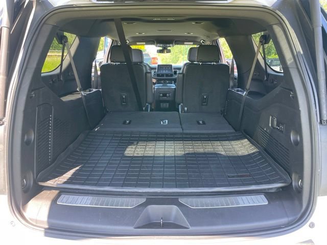 Used 2022 Chevrolet Suburban RST w/ Sport Performance Package AWD/4WD image 12