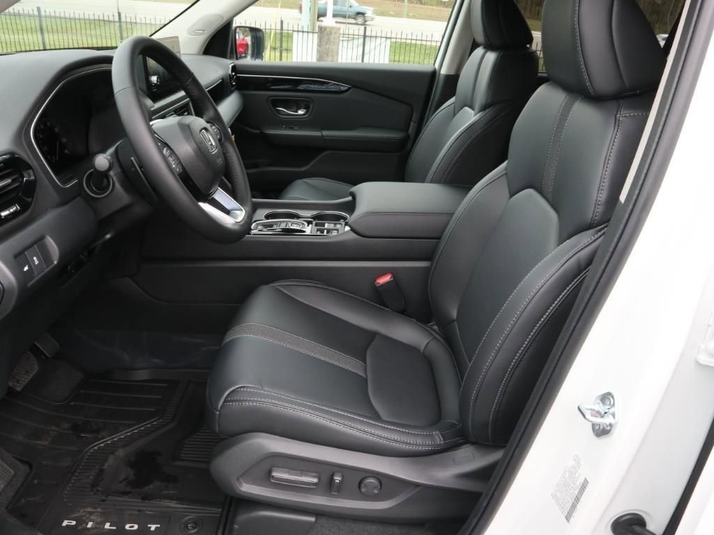 New 2025 Honda Pilot Touring image 12