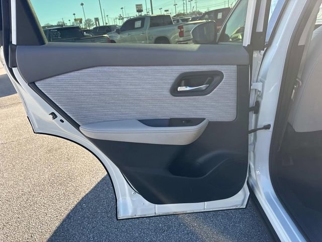 Used 2023 Nissan Rogue SV image 14