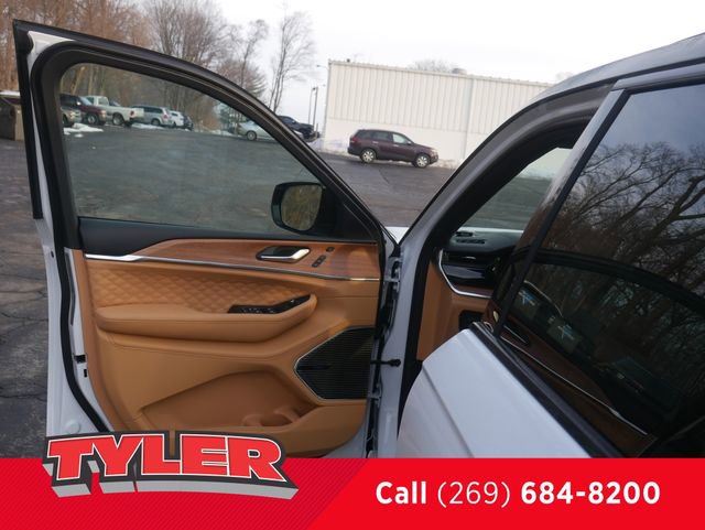 New 2026 Jeep Grand Cherokee Summit image 22