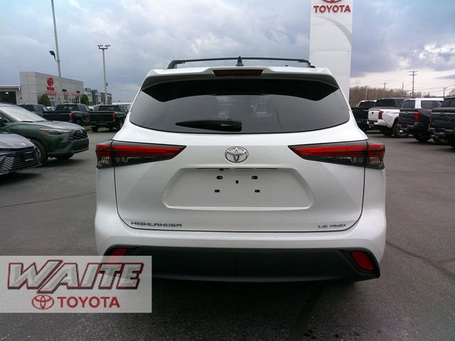 Used 2023 Toyota Highlander LE AWD/4WD image 3