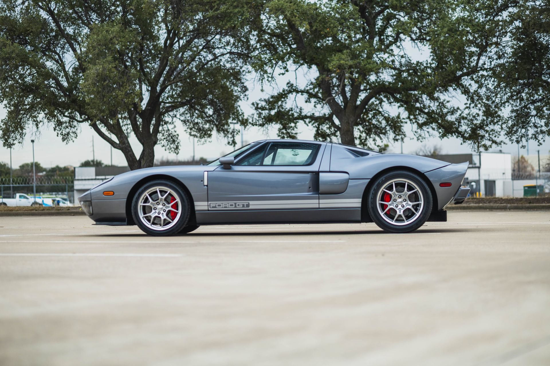 Used 2006 Ford GT RWD image 7