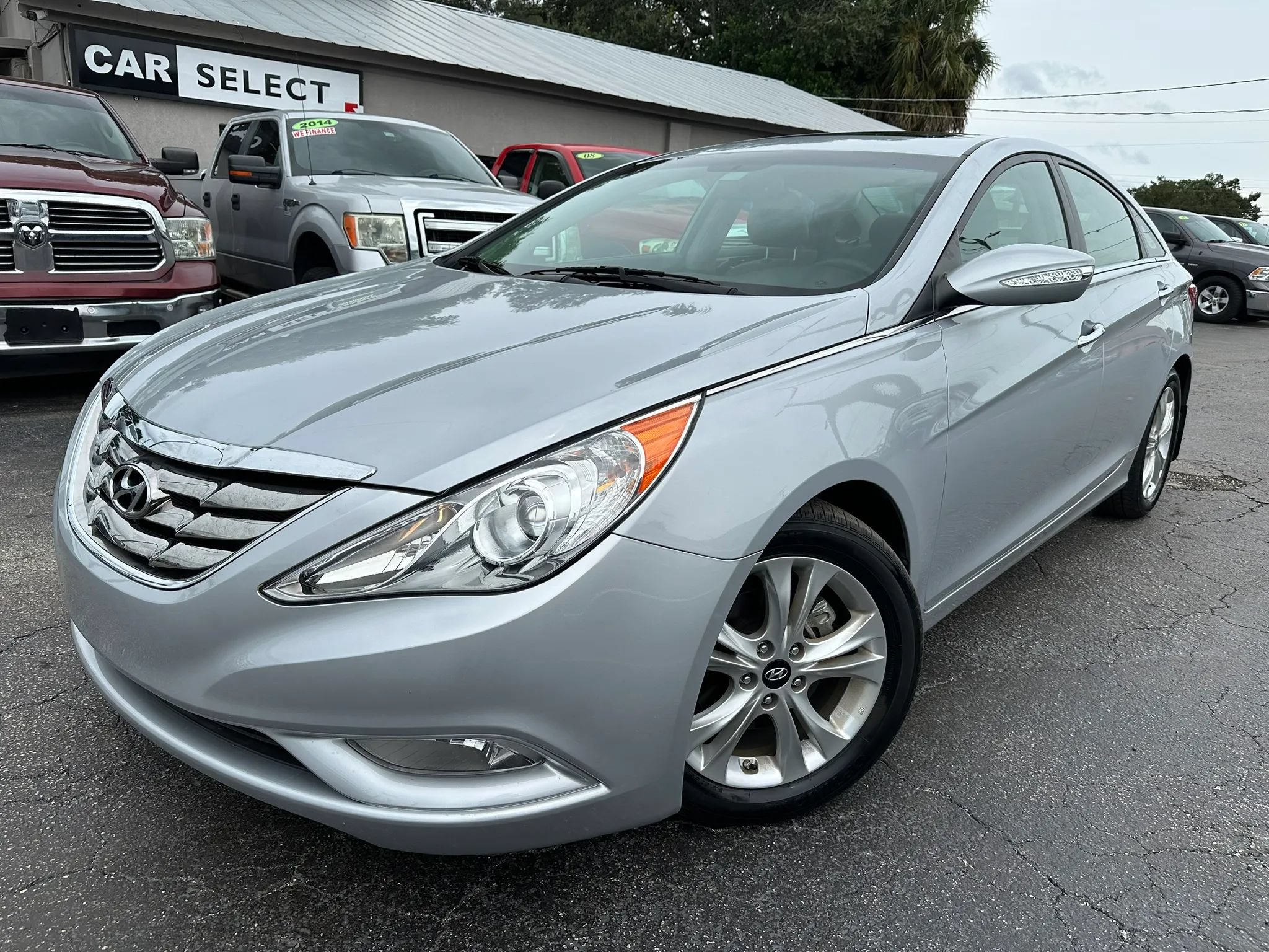 Used 2011 Hyundai Sonata Limited w/ Navigation Pkg 5 FWD image 1