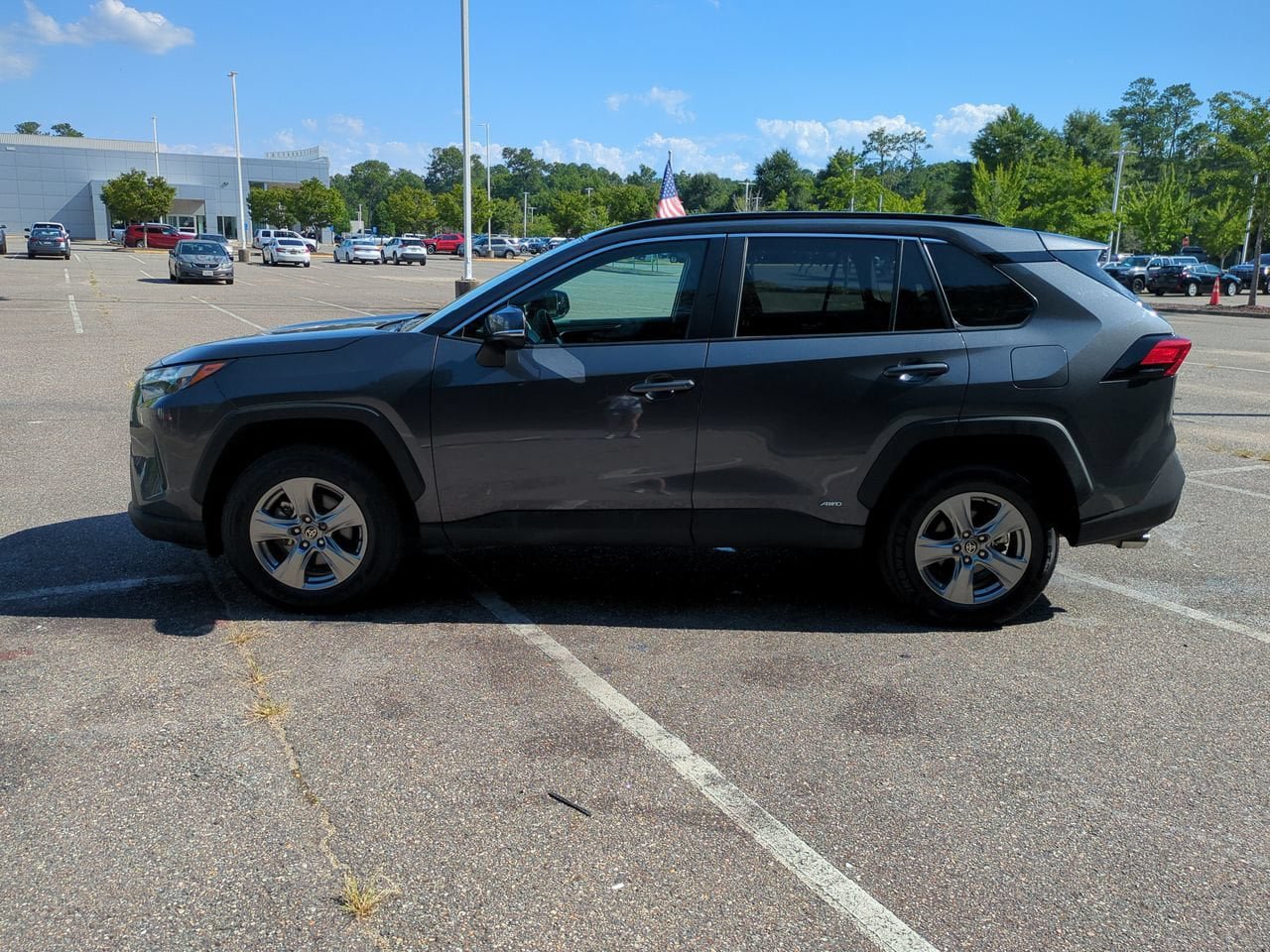 Used 2025 Toyota RAV4 LE AWD/4WD image 7
