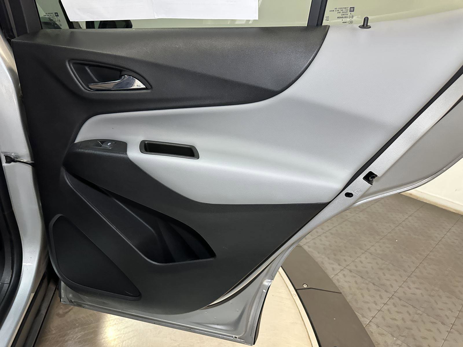 Used 2020 Chevrolet Equinox LS w/ LS Convenience Package image 34