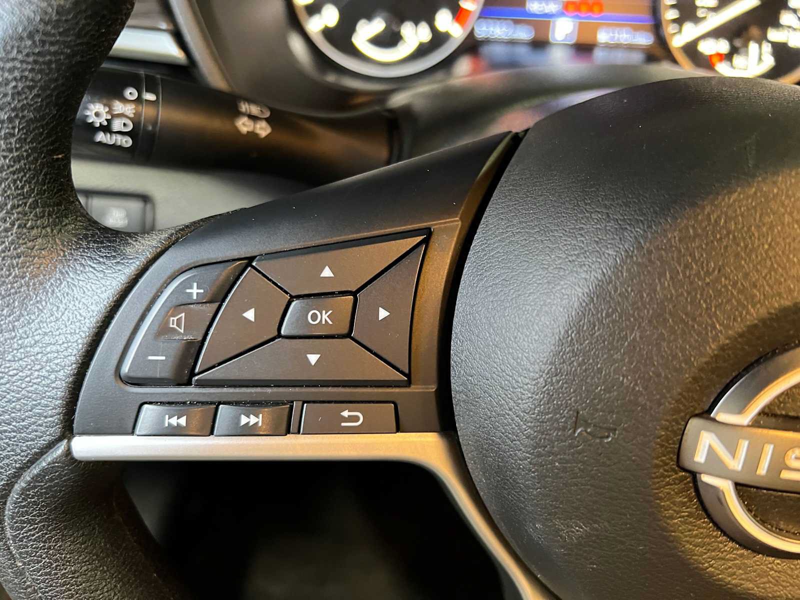 Used 2024 Nissan Altima 2.5 SV FWD image 28
