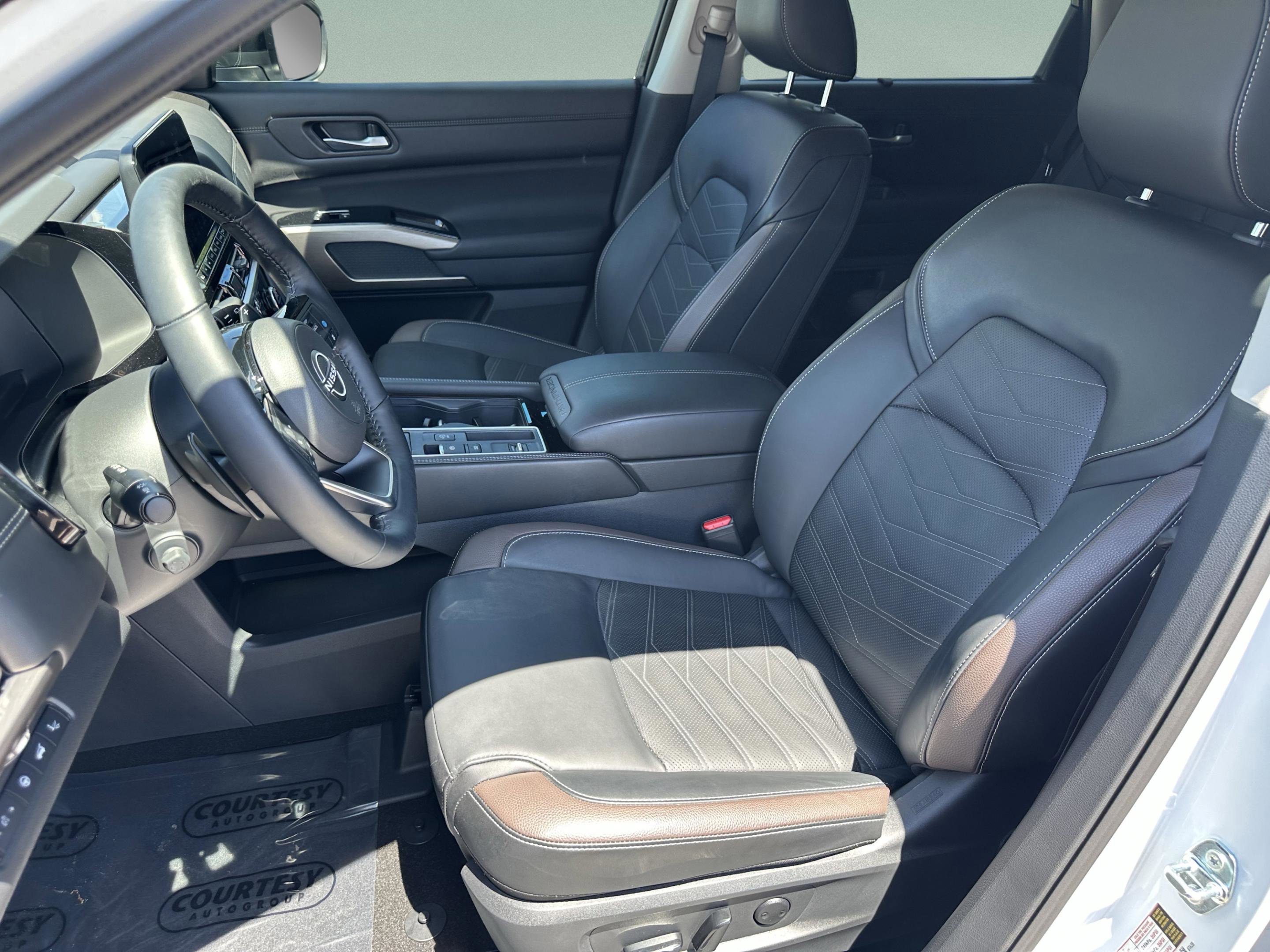 Certified 2025 Nissan Pathfinder Platinum w/ Cargo Package FWD image 21