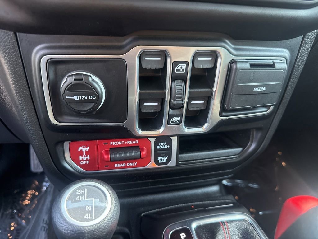 Used 2021 Jeep Gladiator Rubicon w/ Cold Weather Group AWD/4WD image 21