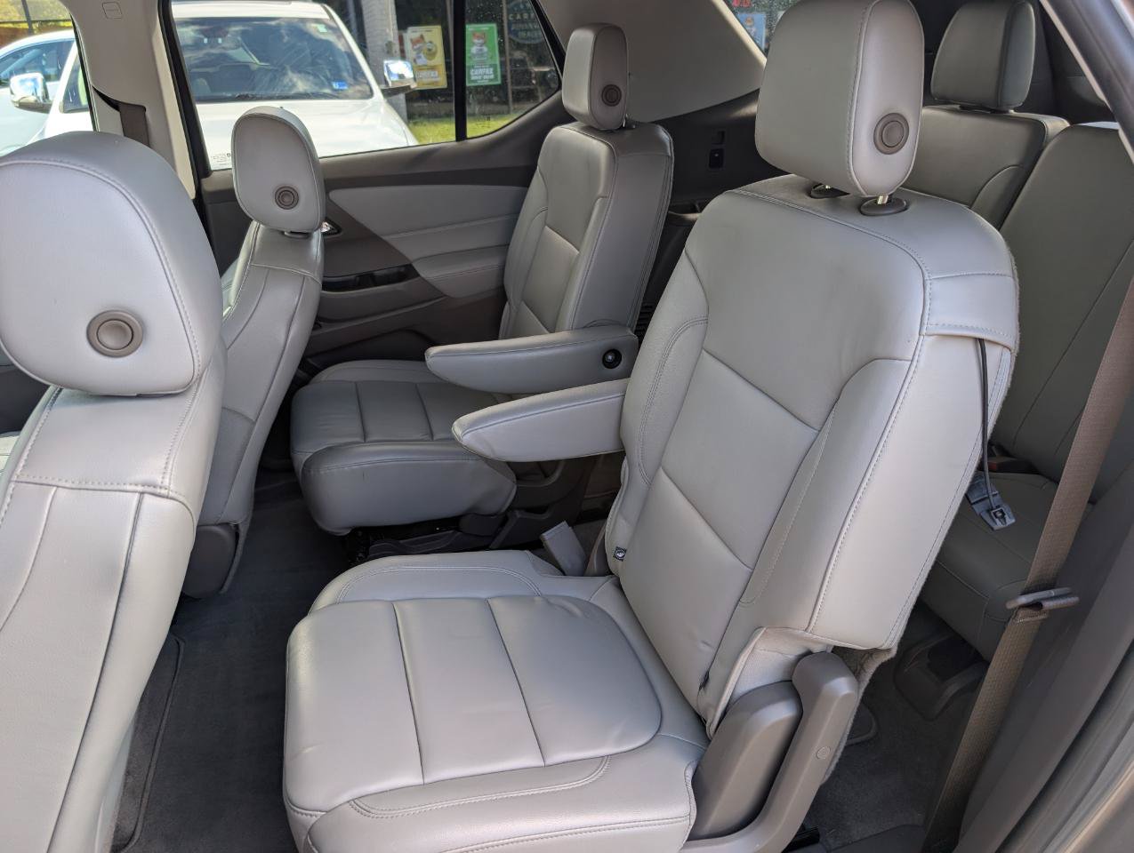 Used 2018 Chevrolet Traverse LT FWD image 34