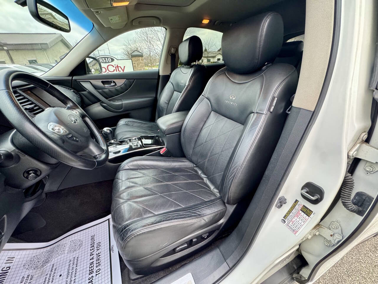 Used 2010 INFINITI FX35 AWD w/ Navigation Pkg image 16