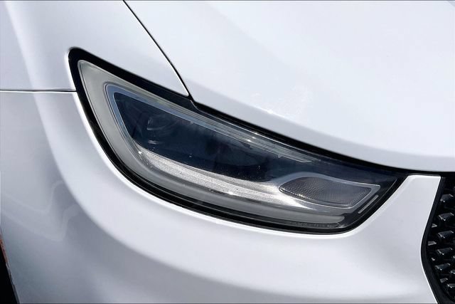 Used 2023 Chrysler Pacifica Limited w/ Uconnect Theater Family Group FWD image 27